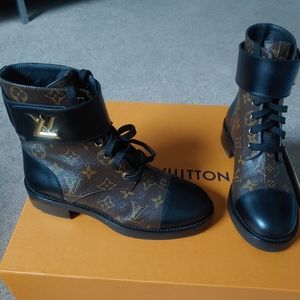 LV Wonderland Flat Ranger Boots